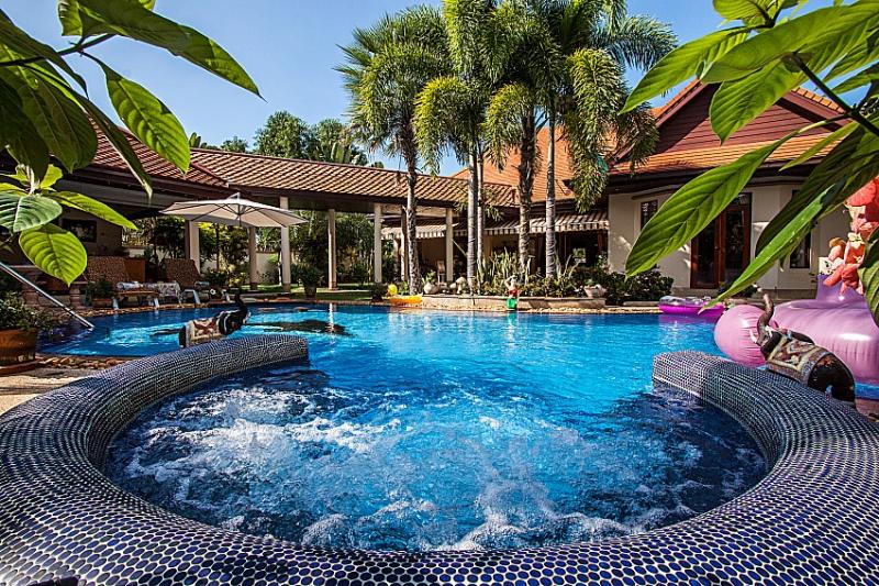 Relaxing Palms Pool Villa